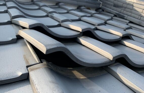 左京区で瓦屋根の修理なら暮らしの便利屋さんマハロホームへ！